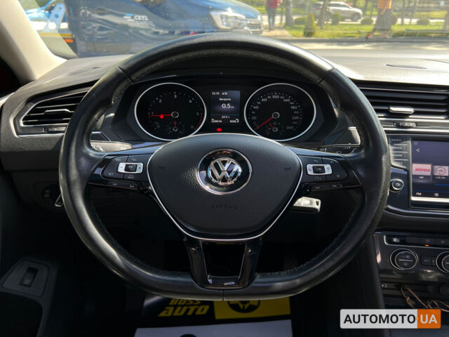 Красный Фольксваген Тигуан, объемом двигателя 2 л и пробегом 225 тыс. км за 18700 $, фото 11 на Automoto.ua