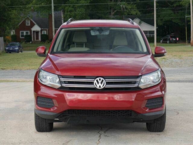 Червоний Фольксваген Тігуан, об'ємом двигуна 2 л та пробігом 79 тис. км за 7200 $, фото 1 на Automoto.ua