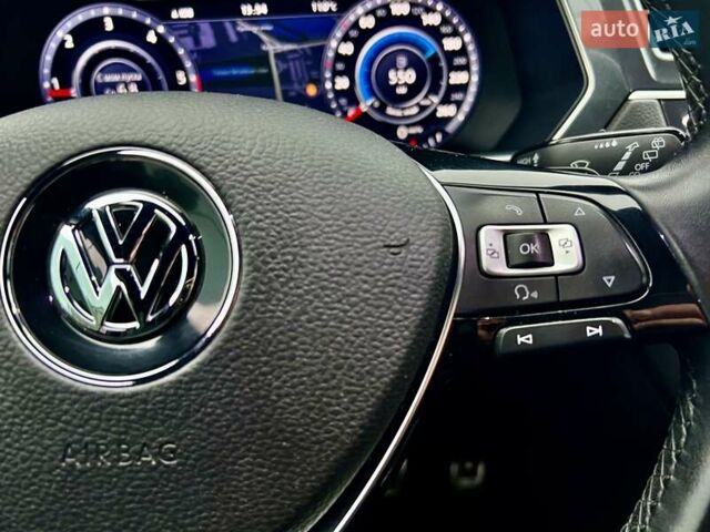 Красный Фольксваген Тигуан, объемом двигателя 1.98 л и пробегом 220 тыс. км за 19900 $, фото 47 на Automoto.ua