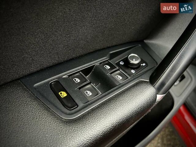 Красный Фольксваген Тигуан, объемом двигателя 1.98 л и пробегом 220 тыс. км за 19900 $, фото 34 на Automoto.ua