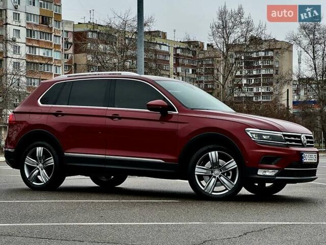 Красный Фольксваген Тигуан, объемом двигателя 1.98 л и пробегом 220 тыс. км за 19900 $, фото 20 на Automoto.ua