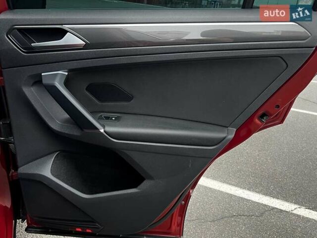 Красный Фольксваген Тигуан, объемом двигателя 1.98 л и пробегом 220 тыс. км за 19900 $, фото 39 на Automoto.ua