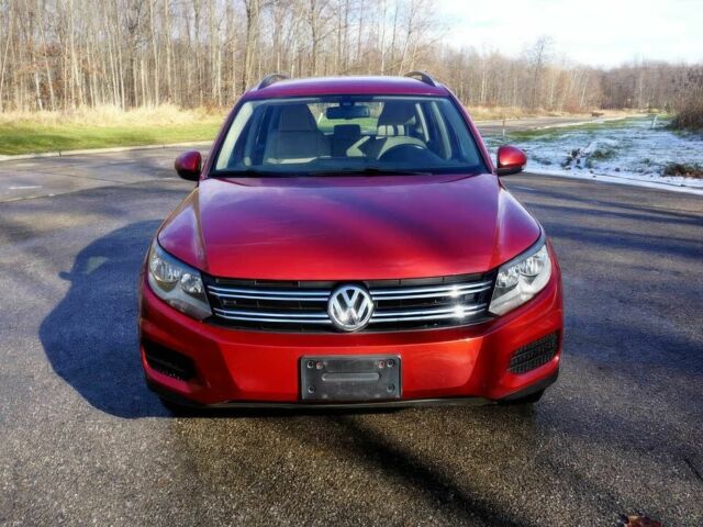 Красный Фольксваген Тигуан, объемом двигателя 2 л и пробегом 79 тыс. км за 7000 $, фото 1 на Automoto.ua