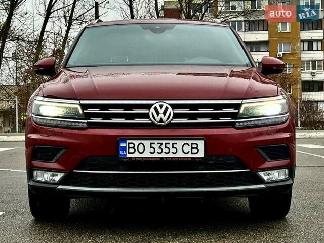 Красный Фольксваген Тигуан, объемом двигателя 1.98 л и пробегом 220 тыс. км за 19900 $, фото 1 на Automoto.ua
