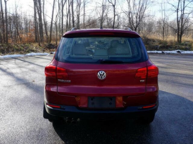 Красный Фольксваген Тигуан, объемом двигателя 2 л и пробегом 79 тыс. км за 7000 $, фото 4 на Automoto.ua