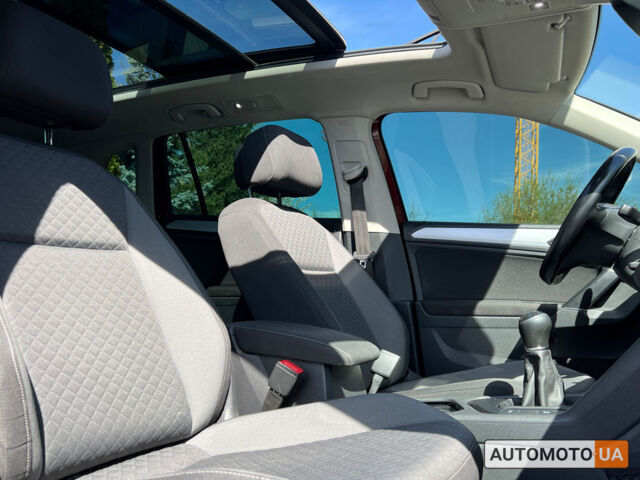 Красный Фольксваген Тигуан, объемом двигателя 2 л и пробегом 225 тыс. км за 18700 $, фото 8 на Automoto.ua