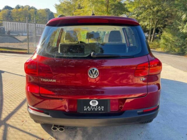 Красный Фольксваген Тигуан, объемом двигателя 2 л и пробегом 76 тыс. км за 2400 $, фото 5 на Automoto.ua