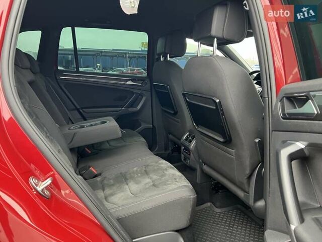 Красный Фольксваген Тигуан, объемом двигателя 1.98 л и пробегом 220 тыс. км за 19900 $, фото 40 на Automoto.ua