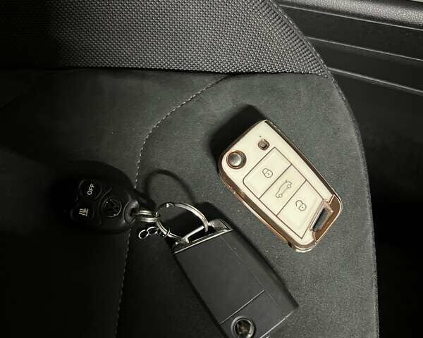 Красный Фольксваген Тигуан, объемом двигателя 1.98 л и пробегом 220 тыс. км за 19900 $, фото 62 на Automoto.ua