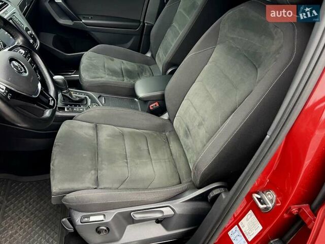 Красный Фольксваген Тигуан, объемом двигателя 1.98 л и пробегом 220 тыс. км за 19900 $, фото 30 на Automoto.ua