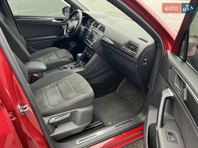 Красный Фольксваген Тигуан, объемом двигателя 1.98 л и пробегом 220 тыс. км за 19900 $, фото 38 на Automoto.ua