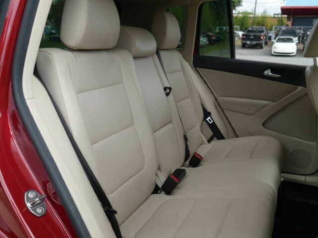 Червоний Фольксваген Тігуан, об'ємом двигуна 2 л та пробігом 79 тис. км за 7200 $, фото 11 на Automoto.ua