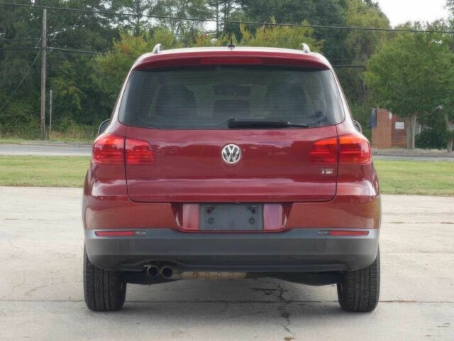 Червоний Фольксваген Тігуан, об'ємом двигуна 2 л та пробігом 79 тис. км за 7200 $, фото 6 на Automoto.ua