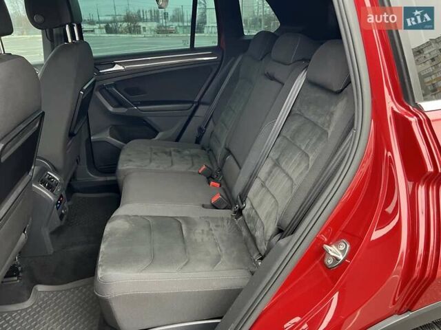 Красный Фольксваген Тигуан, объемом двигателя 1.98 л и пробегом 220 тыс. км за 19900 $, фото 36 на Automoto.ua