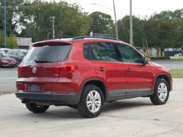 Червоний Фольксваген Тігуан, об'ємом двигуна 2 л та пробігом 80 тис. км за 7200 $, фото 6 на Automoto.ua