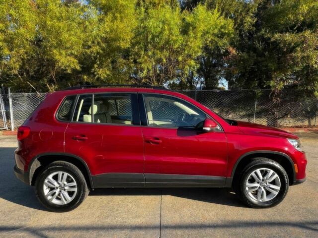 Красный Фольксваген Тигуан, объемом двигателя 2 л и пробегом 76 тыс. км за 2400 $, фото 7 на Automoto.ua