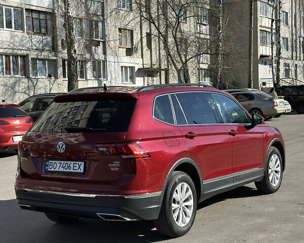 Красный Фольксваген Тигуан, объемом двигателя 1.98 л и пробегом 113 тыс. км за 17850 $, фото 113 на Automoto.ua