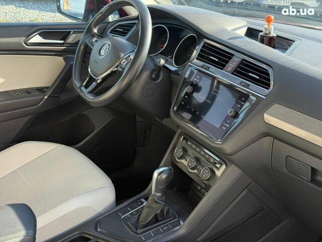 Красный Фольксваген Тигуан, объемом двигателя 2 л и пробегом 70 тыс. км за 17490 $, фото 14 на Automoto.ua