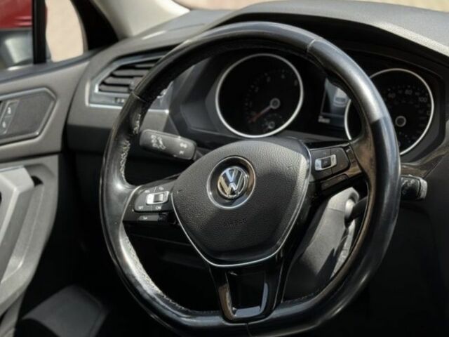 Красный Фольксваген Тигуан, объемом двигателя 2 л и пробегом 90 тыс. км за 367 $, фото 6 на Automoto.ua