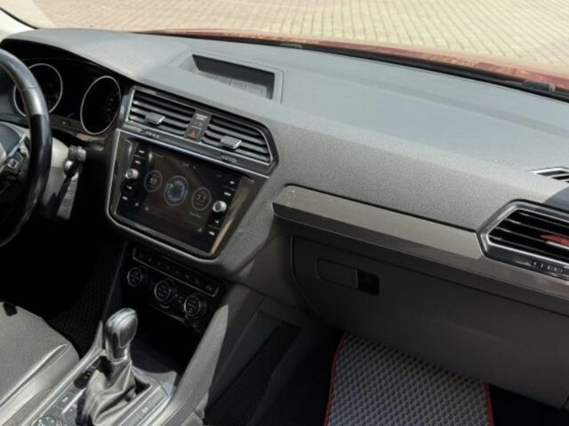 Красный Фольксваген Тигуан, объемом двигателя 2 л и пробегом 90 тыс. км за 367 $, фото 5 на Automoto.ua