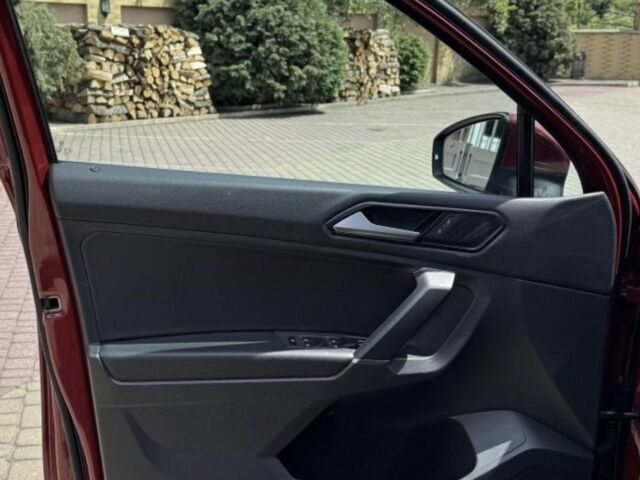 Красный Фольксваген Тигуан, объемом двигателя 2 л и пробегом 90 тыс. км за 367 $, фото 12 на Automoto.ua