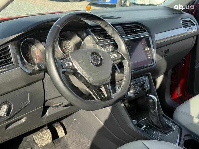 Красный Фольксваген Тигуан, объемом двигателя 2 л и пробегом 70 тыс. км за 17490 $, фото 27 на Automoto.ua