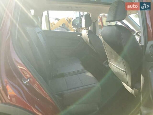 Червоний Фольксваген Тігуан, об'ємом двигуна 1.98 л та пробігом 105 тис. км за 10000 $, фото 10 на Automoto.ua