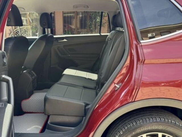 Красный Фольксваген Тигуан, объемом двигателя 2 л и пробегом 90 тыс. км за 367 $, фото 9 на Automoto.ua