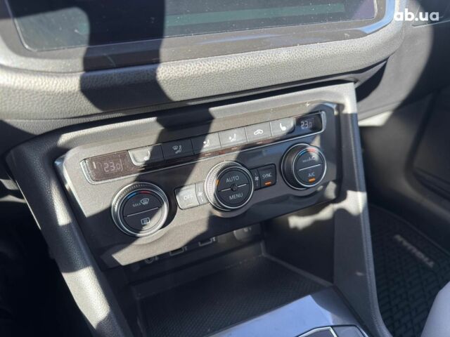 Красный Фольксваген Тигуан, объемом двигателя 2 л и пробегом 70 тыс. км за 17490 $, фото 19 на Automoto.ua