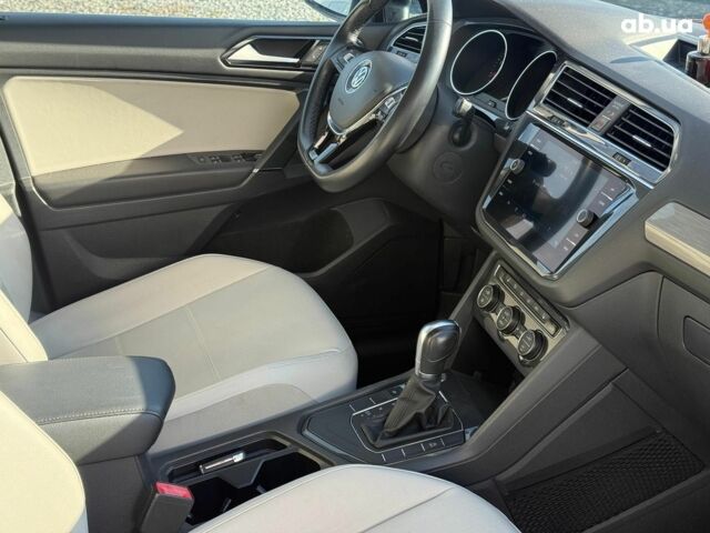 Красный Фольксваген Тигуан, объемом двигателя 2 л и пробегом 70 тыс. км за 17490 $, фото 13 на Automoto.ua