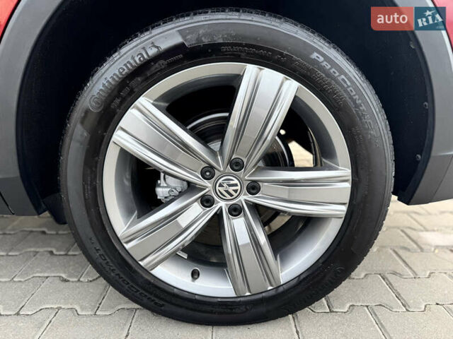 Красный Фольксваген Тигуан, объемом двигателя 2 л и пробегом 52 тыс. км за 22900 $, фото 23 на Automoto.ua