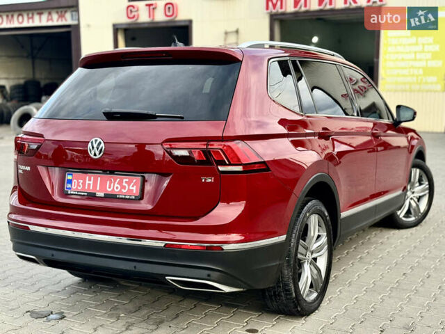 Красный Фольксваген Тигуан, объемом двигателя 2 л и пробегом 52 тыс. км за 22900 $, фото 1 на Automoto.ua