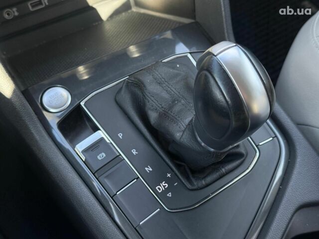 Красный Фольксваген Тигуан, объемом двигателя 2 л и пробегом 70 тыс. км за 17490 $, фото 20 на Automoto.ua