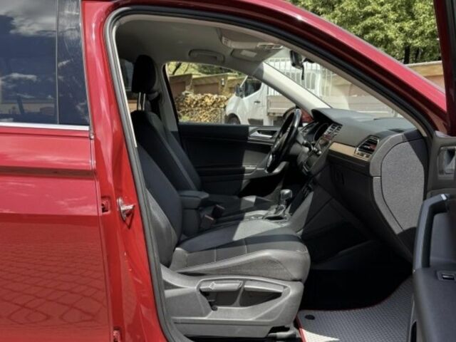 Красный Фольксваген Тигуан, объемом двигателя 2 л и пробегом 90 тыс. км за 367 $, фото 13 на Automoto.ua