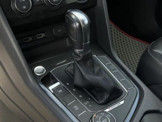 Красный Фольксваген Тигуан, объемом двигателя 2 л и пробегом 90 тыс. км за 367 $, фото 4 на Automoto.ua