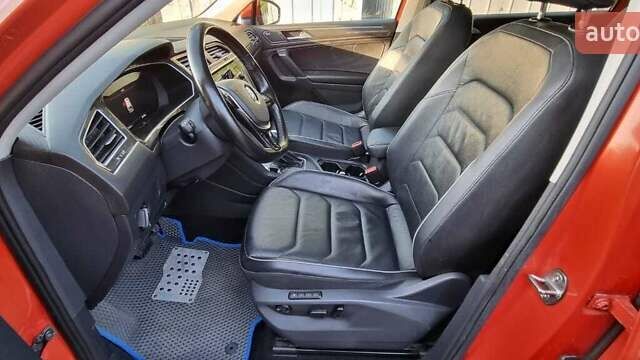 Красный Фольксваген Тигуан, объемом двигателя 1.98 л и пробегом 65 тыс. км за 23500 $, фото 19 на Automoto.ua