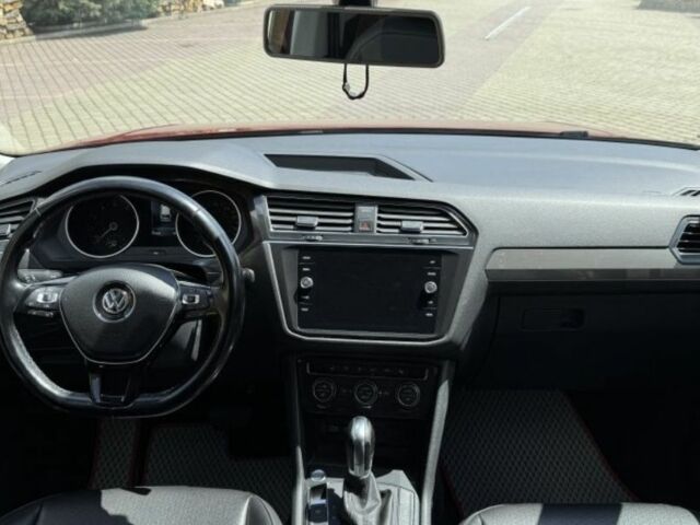 Красный Фольксваген Тигуан, объемом двигателя 2 л и пробегом 90 тыс. км за 367 $, фото 11 на Automoto.ua