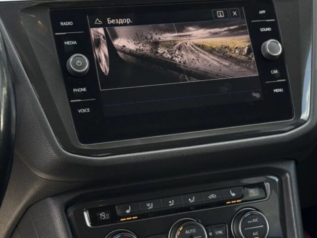 Красный Фольксваген Тигуан, объемом двигателя 2 л и пробегом 90 тыс. км за 367 $, фото 7 на Automoto.ua