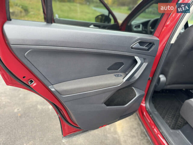 Красный Фольксваген Тигуан, объемом двигателя 2 л и пробегом 156 тыс. км за 16700 $, фото 71 на Automoto.ua