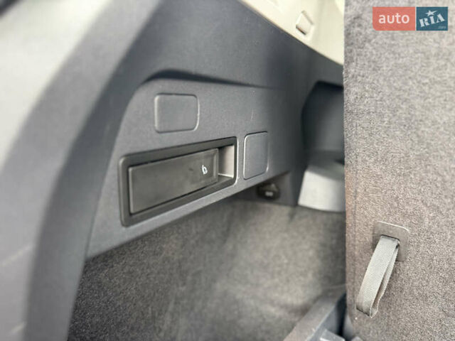 Красный Фольксваген Тигуан, объемом двигателя 2 л и пробегом 156 тыс. км за 16700 $, фото 88 на Automoto.ua