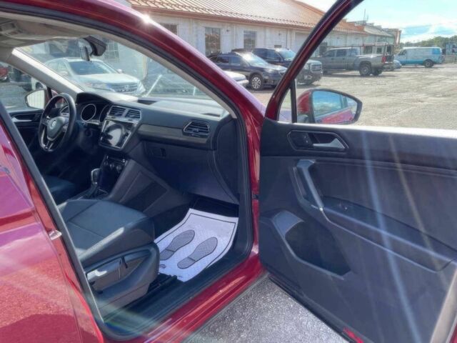 Червоний Фольксваген Тігуан, об'ємом двигуна 2 л та пробігом 49 тис. км за 9850 $, фото 9 на Automoto.ua