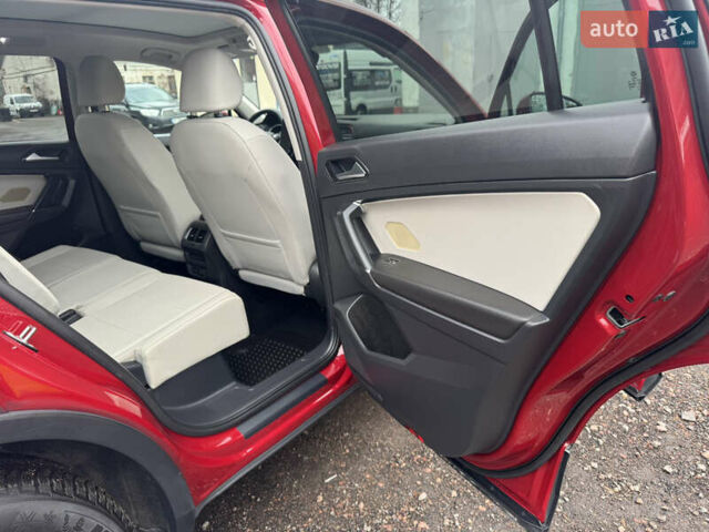 Червоний Фольксваген Тігуан, об'ємом двигуна 1.98 л та пробігом 176 тис. км за 16588 $, фото 4 на Automoto.ua