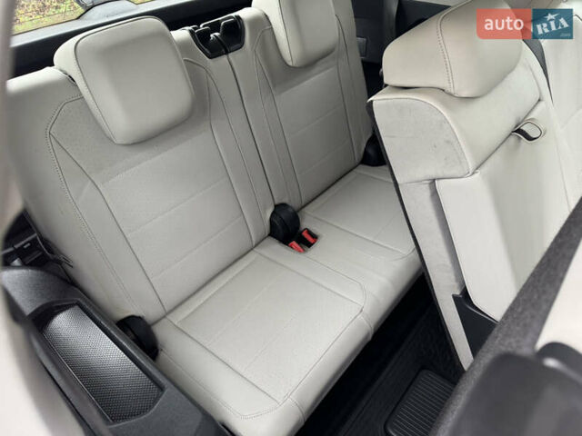 Червоний Фольксваген Тігуан, об'ємом двигуна 1.98 л та пробігом 176 тис. км за 16988 $, фото 16 на Automoto.ua