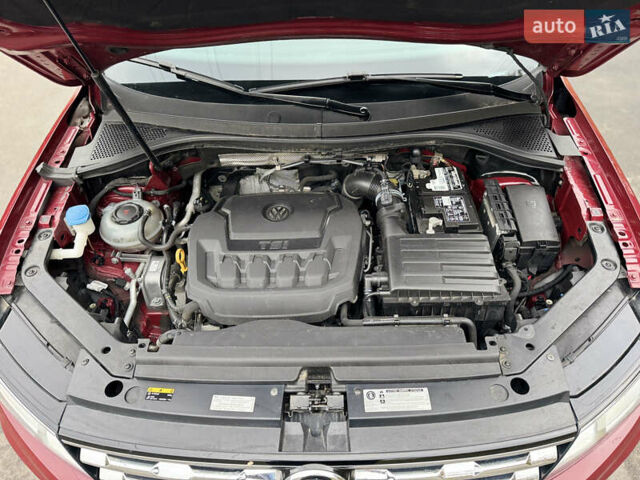 Красный Фольксваген Тигуан, объемом двигателя 2 л и пробегом 156 тыс. км за 16700 $, фото 95 на Automoto.ua