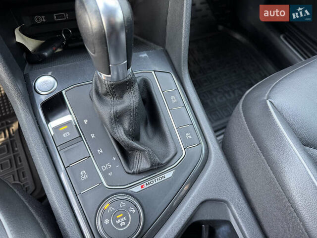 Красный Фольксваген Тигуан, объемом двигателя 2 л и пробегом 91 тыс. км за 18900 $, фото 25 на Automoto.ua