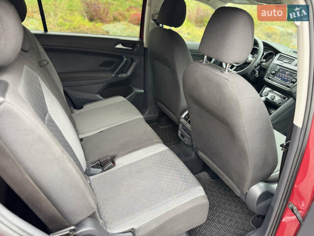 Красный Фольксваген Тигуан, объемом двигателя 2 л и пробегом 156 тыс. км за 16700 $, фото 93 на Automoto.ua