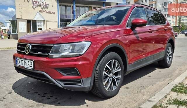 Червоний Фольксваген Тігуан, об'ємом двигуна 1.98 л та пробігом 110 тис. км за 21600 $, фото 2 на Automoto.ua