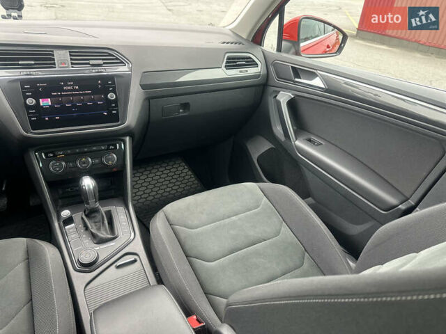 Красный Фольксваген Тигуан, объемом двигателя 1.97 л и пробегом 97 тыс. км за 26300 $, фото 23 на Automoto.ua