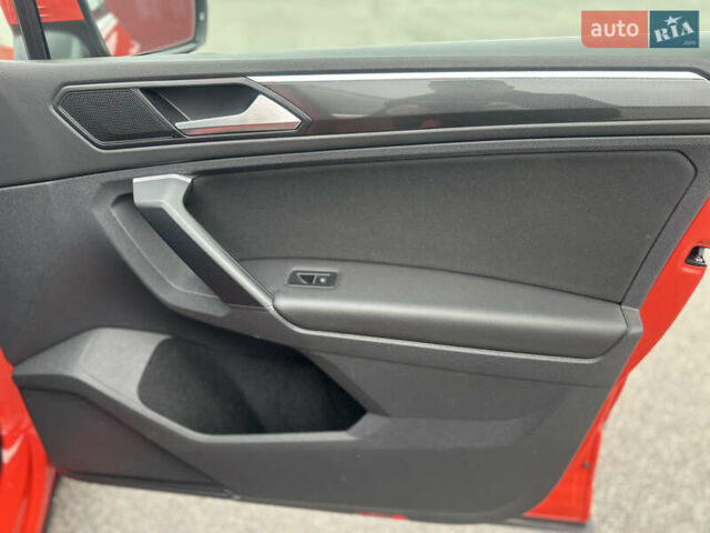 Красный Фольксваген Тигуан, объемом двигателя 1.97 л и пробегом 97 тыс. км за 26300 $, фото 18 на Automoto.ua