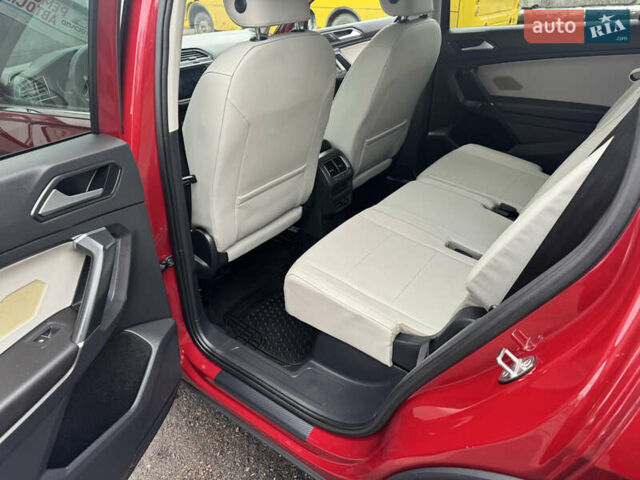 Червоний Фольксваген Тігуан, об'ємом двигуна 1.98 л та пробігом 176 тис. км за 16988 $, фото 12 на Automoto.ua